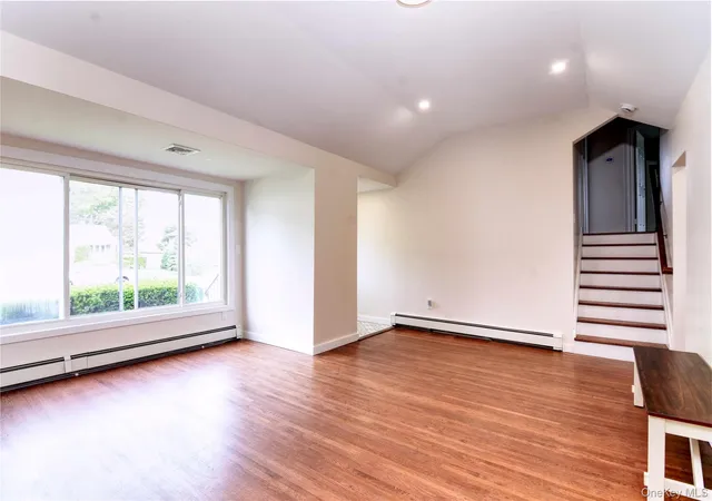 5th image of 714 Tanglewood Rd, West Islip, NY 11795 | MLS# 1006258