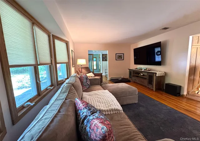 4th image of 8 Donnatella Ln, Nesconset, NY 11767 | MLS# 1006272