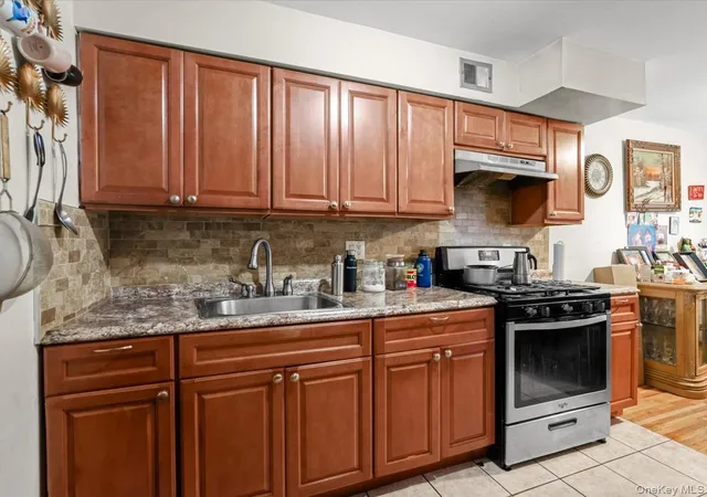 Photo 4 of Sale Pending at 42 Autumn Ave, Brooklyn, NY 11208 | MLS# 1006278 | Listing updated on 2026-06-26