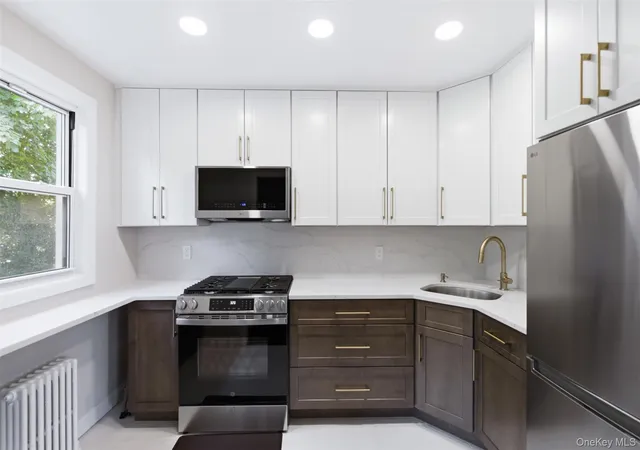 Listing Photo 5 - Condo for sale in building located at 16 Edwards St, North Hempstead, NY 11577 - Unit #3F