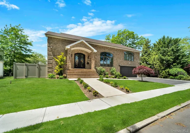 Photo 1 of Single family home for sale at 783 Oakleigh Rd, Valley Stream, NY 11581 | MLS# 1006292 | Listing updated on 2026-09-01