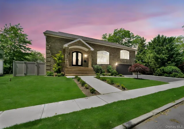 Single family home for sale at 783 Oakleigh Rd, Valley Stream, NY 11581 | MLS# 1006292