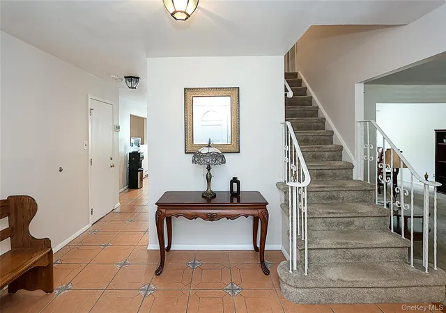 4th image of 4 Quincy Ln, Smithtown, NY 11787 | MLS# 1006293