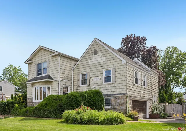 4th image of 1304 Harbor Rd, Hempstead, NY 11557 | MLS# 1006296