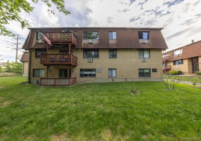 Listing Photo 2 - Condo for sale in building located at 386 Richard Ct, Pomona, NY 10970 - Unit #