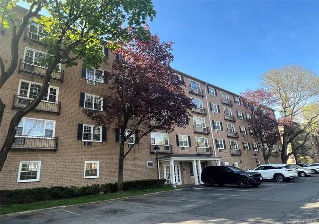 Homes for sale in Eastchester, NY | 2 Consulate Dr #1-A, Eastchester, NY 10707 | MLS# 1006338