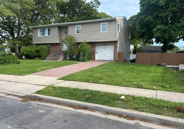 17th image of 9 Oakley St, Massapequa, NY 11758 | MLS# 1006339