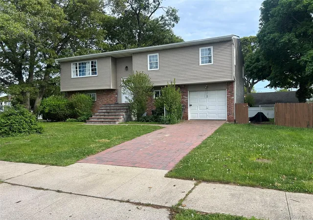 2nd image of 9 Oakley St, Massapequa, NY 11758 | MLS# 1006339