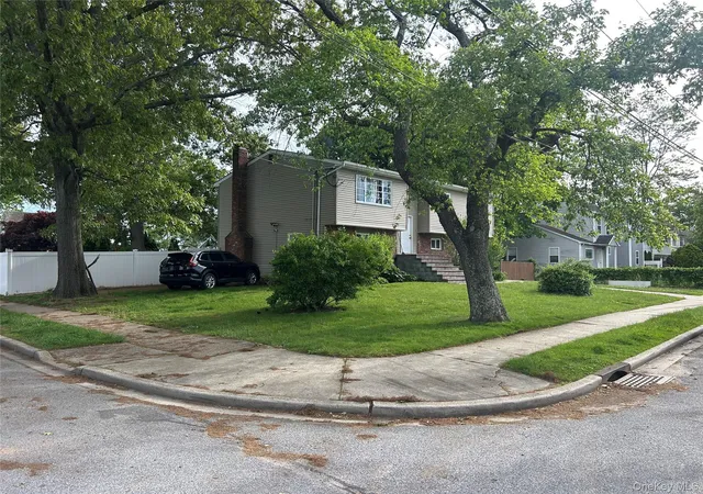 3rd image of 9 Oakley St, Massapequa, NY 11758 | MLS# 1006339