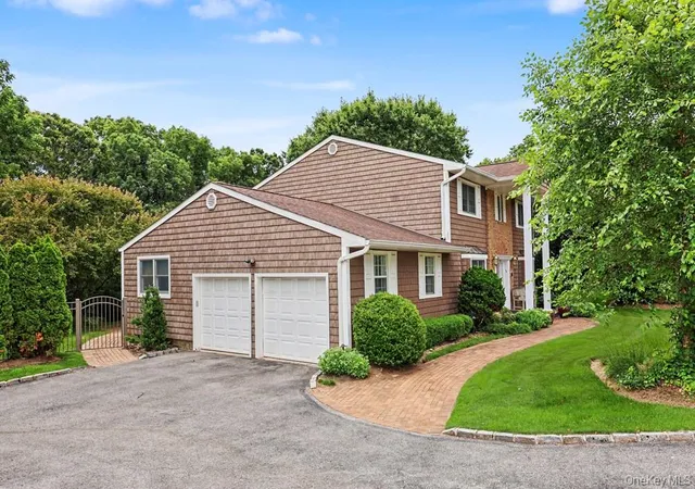 Homes for sale in Huntington, NY | 39 Tamara Ct, Huntington, NY 11747 | MLS# 1006361