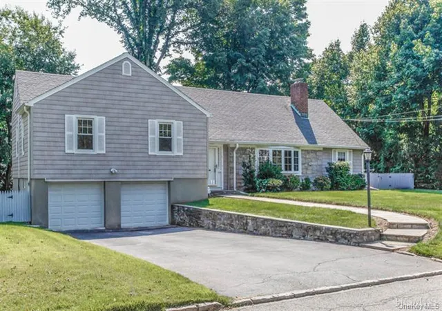 Homes for sale in Scarsdale, NY | 6 Oakstwain Rd, Scarsdale, NY 10583 | MLS# 1006365