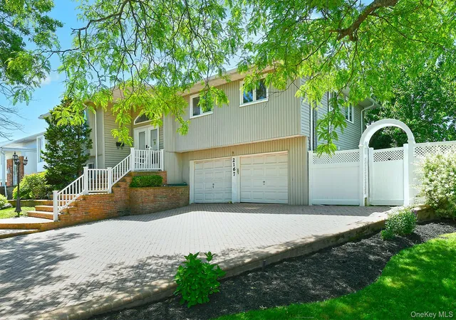 3rd image of 2167 Legion St, Hempstead, NY 11710 | MLS# 1006409