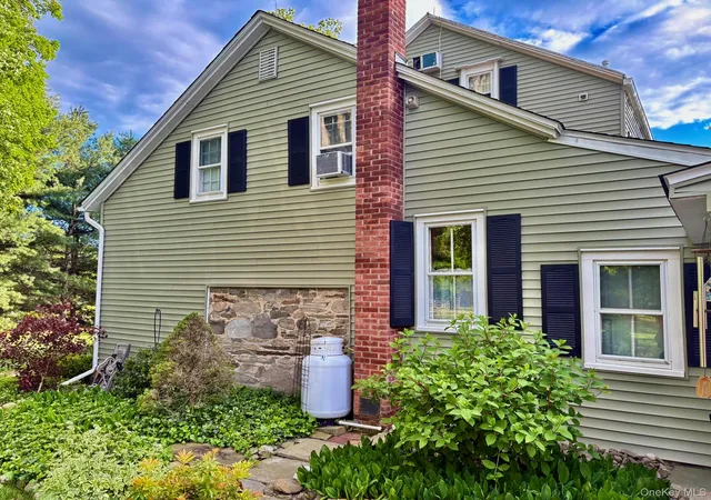 Photo 3 of Single family home for sale at 2303 Salt Point Turnpike, Clinton Corners, NY 12514 | MLS# 1006444 | Listing updated on 2026-09-25