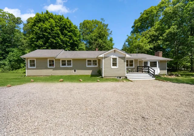 3rd image of 280 Holbrook Rd, Ronkonkoma, NY 11779 | MLS# 1006465