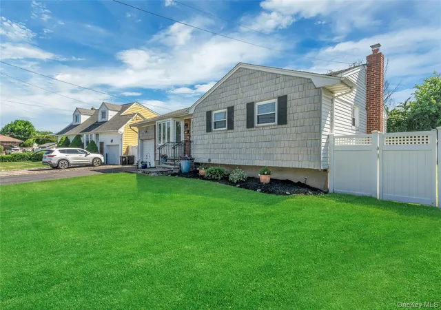 2nd image of 205 Villa Ave, Deer Park, NY 11729 | MLS# 1006485