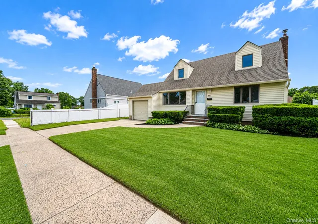 1st image of 986 Cayuga Rd, West Hempstead, NY 11552 | MLS# 1006486