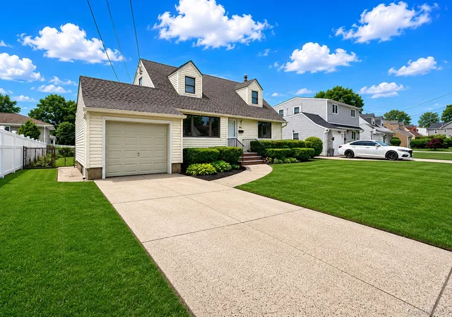 3rd image of 986 Cayuga Rd, West Hempstead, NY 11552 | MLS# 1006486