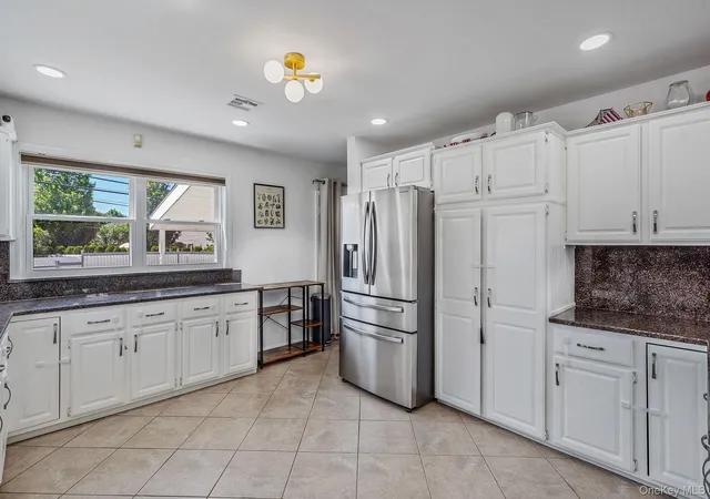 4th image of 2454 Jefferson St, Hempstead, NY 11554 | MLS# 1006488