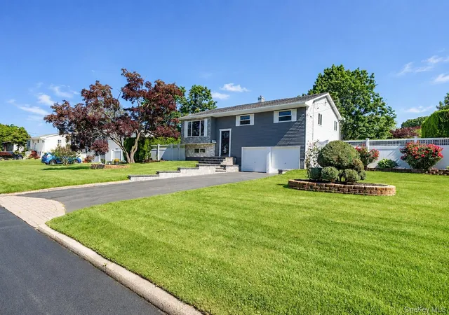 32nd image of 129 Sherman St, Brentwood, NY 11717 | MLS# 1006516