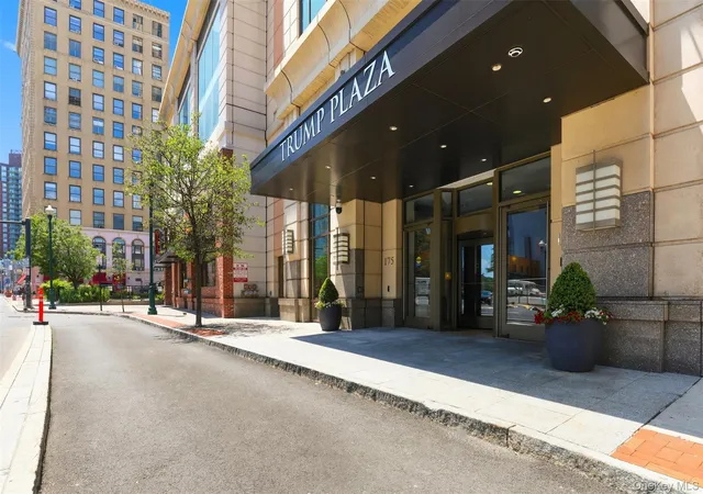 Homes for sale in New Rochelle, NY | 175 Huguenot St #1607, New Rochelle, NY 10801 | MLS# 1006521