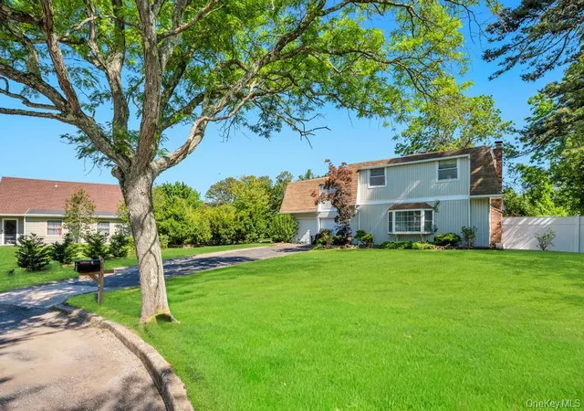 3rd image of 3 Sugar Pine Cir, Brookhaven, NY 11763 | MLS# 1006525