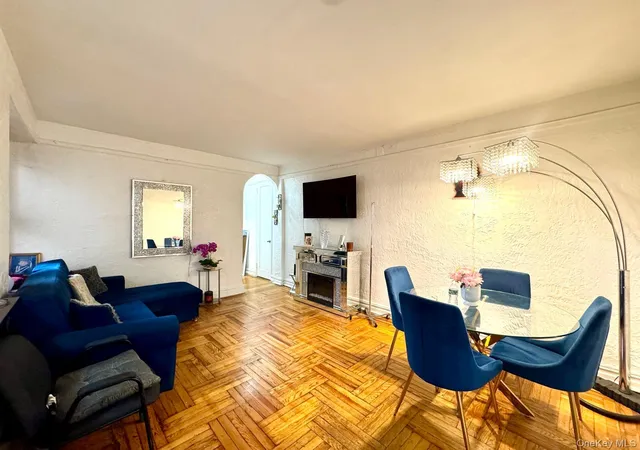 Homes for sale in New York, NY | 37-21 80Th St #1R, New York, NY 11372 | MLS# 1006539