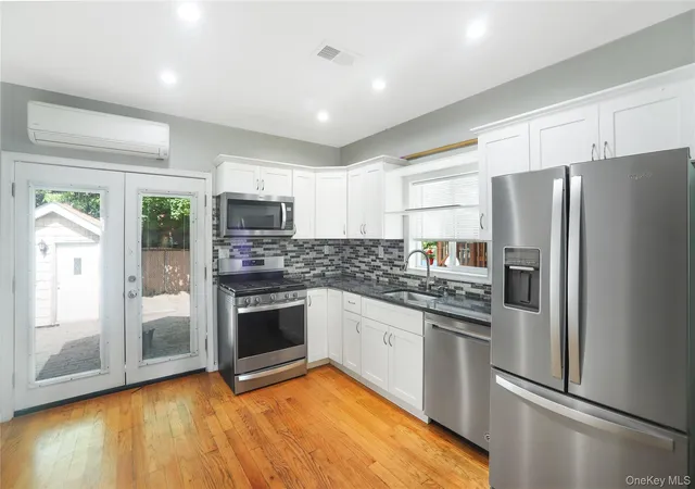 Homes for sale in New York, NY | 129 Bionia Ave, New York, NY 10305 | MLS# 1006551