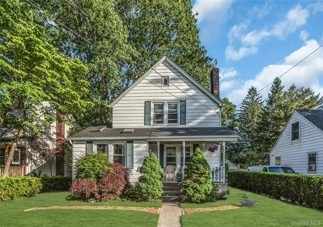 1st image of 38 Macgregor Ave, Roslyn Heights, NY 11577 | MLS# 1006572