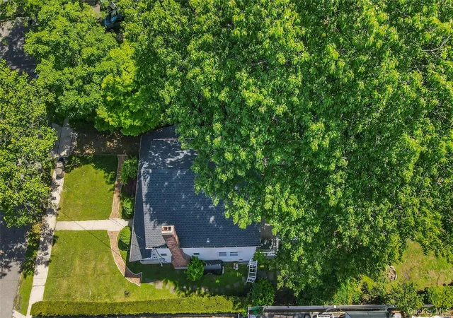 20th image of 38 Macgregor Ave, Roslyn Heights, NY 11577 | MLS# 1006572
