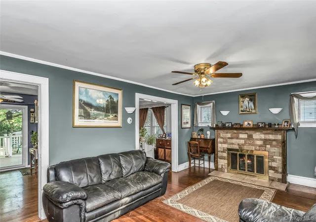 5th image of 38 Macgregor Ave, Roslyn Heights, NY 11577 | MLS# 1006572