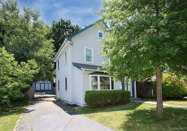 Photo 2 of Single family home for sale at 81 Summers St, Oyster Bay, NY 11771 | MLS# 1006593 | Listing updated on 2026-08-14