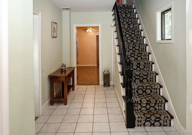 Photo 3 of Single family home for sale at 81 Summers St, Oyster Bay, NY 11771 | MLS# 1006593 | Listing updated on 2026-08-14
