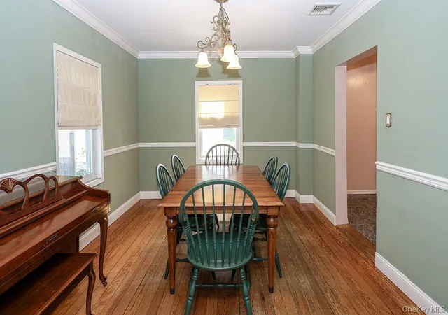 Photo 3 of Single family home for sale at 81 Summers St, Oyster Bay, NY 11771 | MLS# 1006593 | Listing updated on 2026-08-14