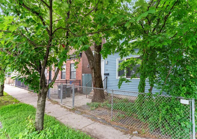 Homes for sale in New York, NY | 218 Targee Street, New York, NY 10304 | MLS# 1006597