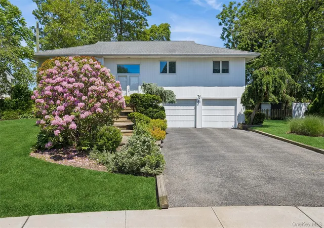 1st image of 20 Melbourne Ln, Oyster Bay, NY 11804 | MLS# 1006608