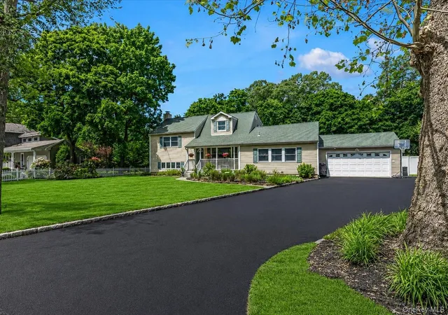 2nd image of 14 Brittany Ct, Northport, NY 11768 | MLS# 1006645