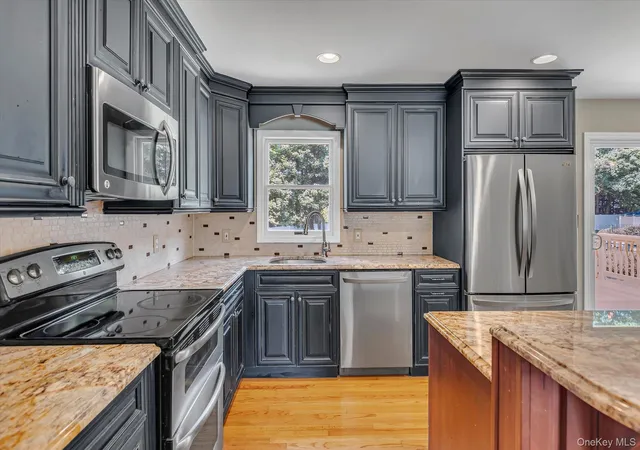 4th image of 14 Brittany Ct, Northport, NY 11768 | MLS# 1006645