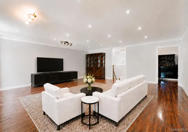 Homes for sale in New York, NY | 16306 71St Ave #1323, New York, NY 11365 | MLS# 1006652