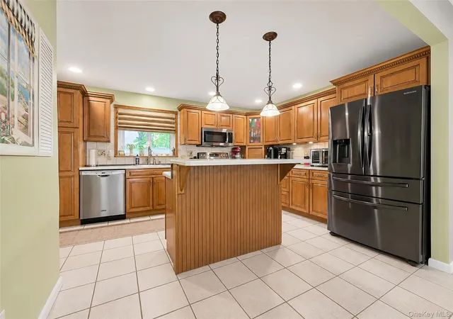 4th image of 26 Campus Dr, Brookhaven, NY 11738 | MLS# 1006675