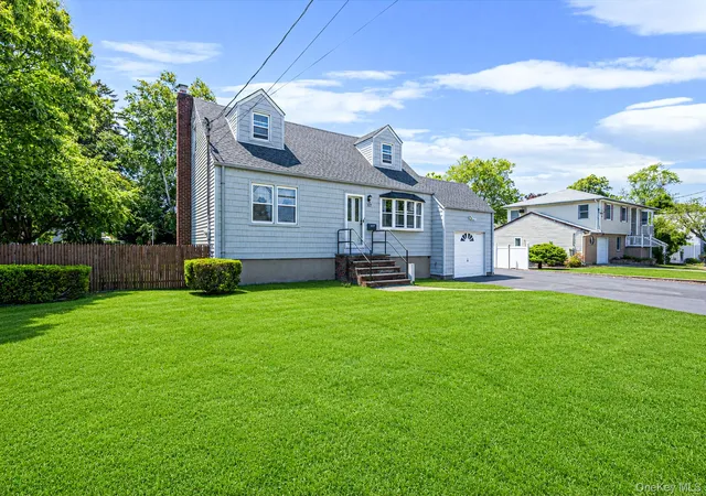 2nd image of 337 S 14th St, Babylon, NY 11757 | MLS# 1006684