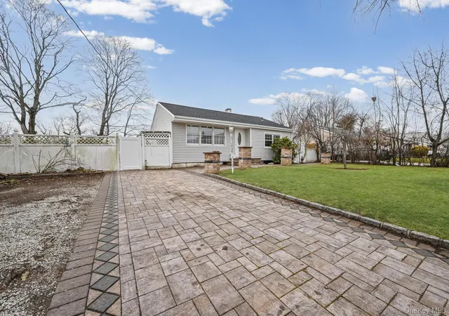 2nd image of 186 Westwood Dr, Brentwood, NY 11717 | MLS# 1006692