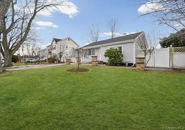3rd image of 186 Westwood Dr, Brentwood, NY 11717 | MLS# 1006692