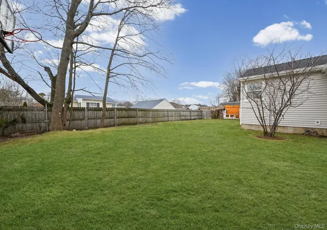 4th image of 186 Westwood Dr, Brentwood, NY 11717 | MLS# 1006692