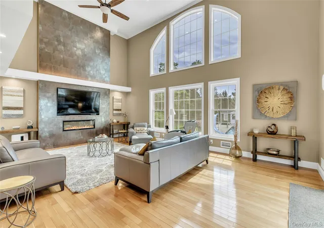 3rd image of 2 Eton Ct, Oyster Bay, NY 11803 | MLS# 1006704