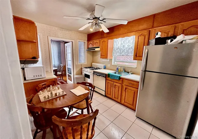 Listing Photo 4 - Condo for sale in building located at 2242 93rd St, New York, NY 11369