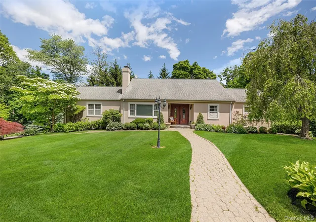 Photo 2 of Single family home for sale at 1 Hunting Ridge Rd, White Plains, NY 10605 | MLS# 1006771 | Listing updated on 2026-08-18
