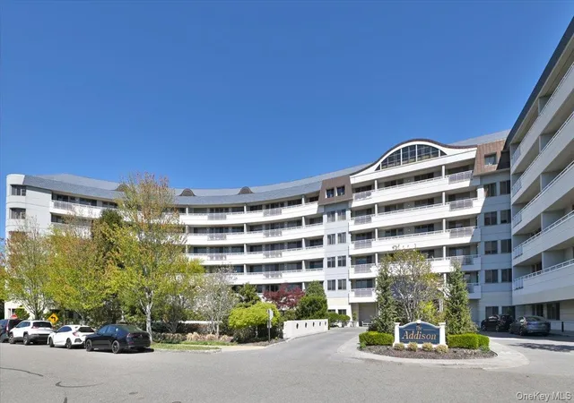 3rd image of 100 Harborview Dr, North Hempstead, NY 11050