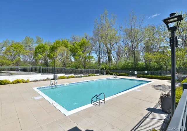 2nd image of 100 Harborview Dr, North Hempstead, NY 11050