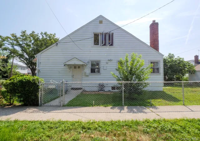 Photo 2 of Sale Pending at 257 04 145th Avenue, Rosedale, NY 11422 | MLS# 1006804 | Listing updated on 2026-08-20
