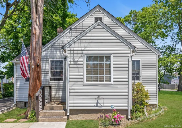 1st image of 193 Manhattan Ave, West Babylon, NY 11704 | MLS# 1006811